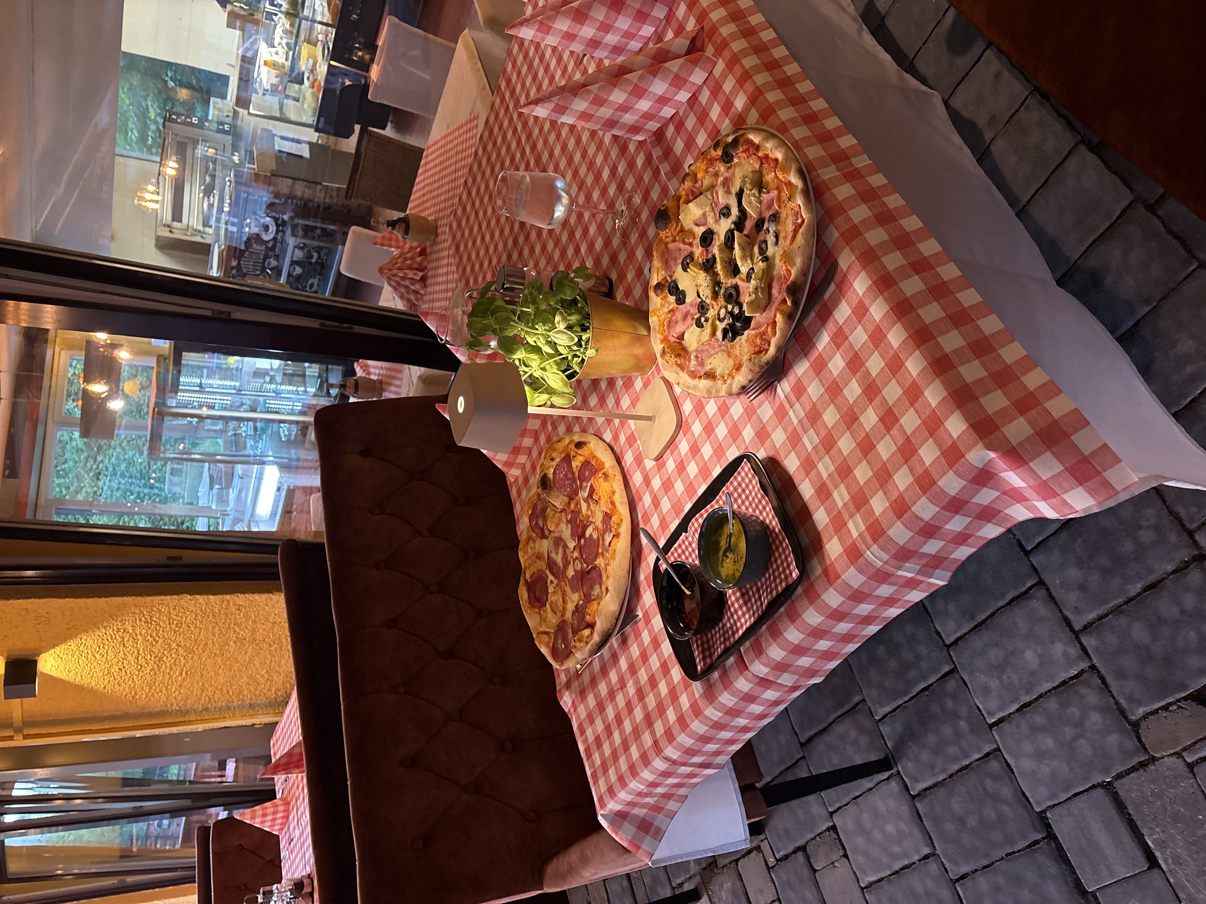 Frische Pizzen im Marco Polo
